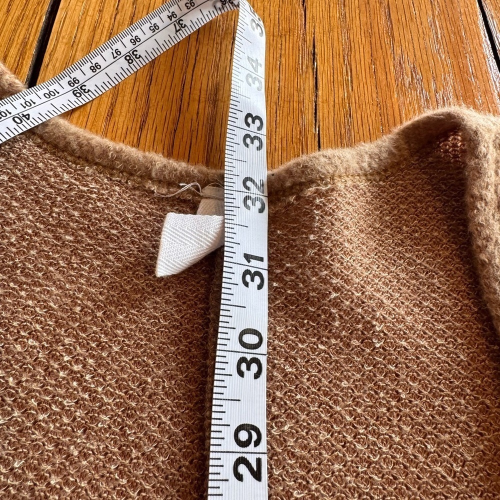 Elegant Tan Women's Sweater size Large excellent condition - Picture 5 of 5